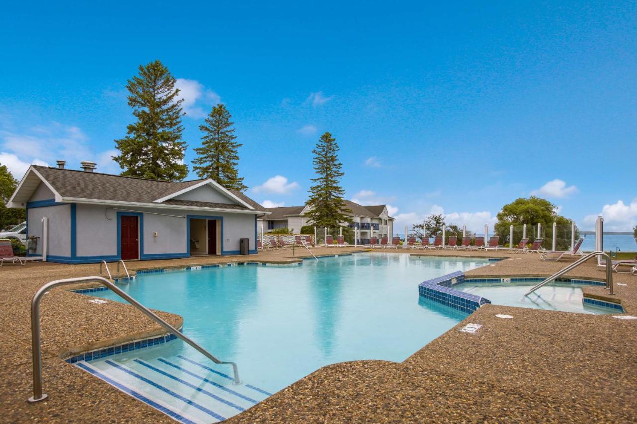 Best Western Harbour Pointe Lakefront Saint Ignace Eksteriør bilde