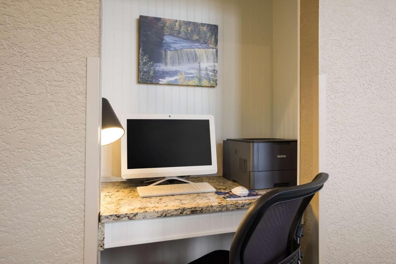 Best Western Harbour Pointe Lakefront Saint Ignace Eksteriør bilde